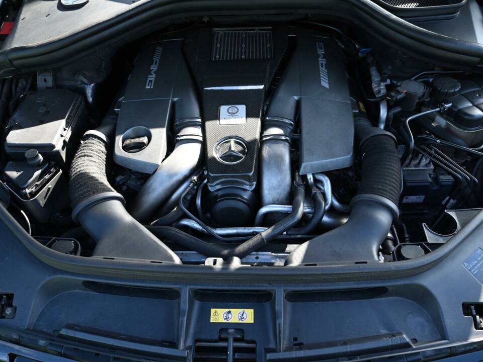 Image 18/49 of Mercedes-Benz ML 63 AMG (2013)