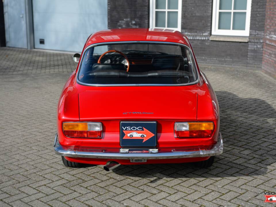 Image 9/17 of Alfa Romeo Giulia GT 1300 Junior (1971)