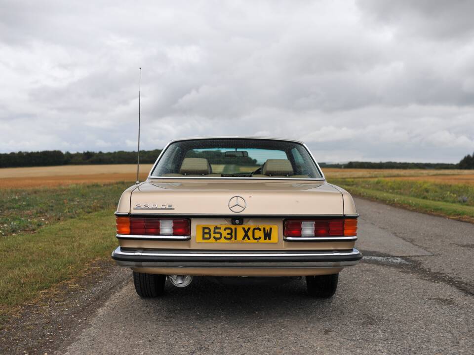 Image 10/33 of Mercedes-Benz 230 CE (1985)