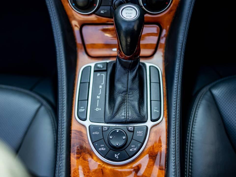 Image 34/50 de Mercedes-Benz SL 500 (2003)