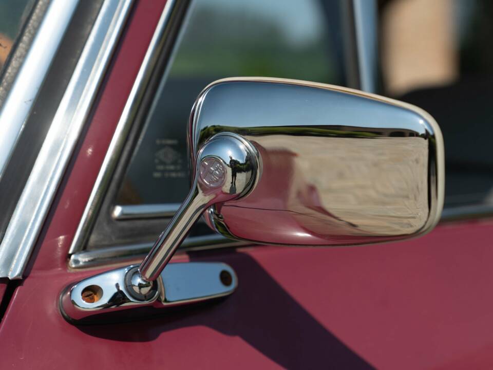 Image 9/50 of Alfa Romeo Giulia Nuova Super 1300 (1974)