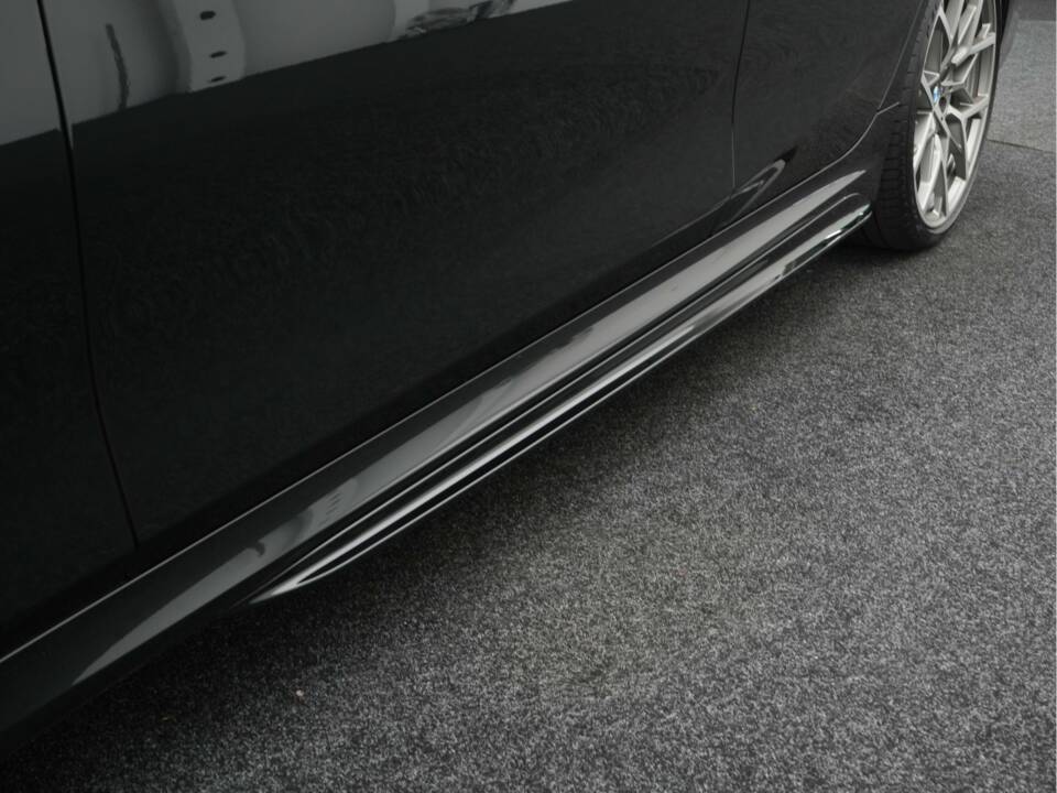 Image 38/50 of BMW 330i xDrive Touring (2025)
