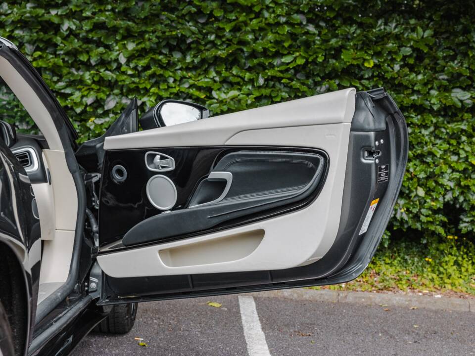 Image 10/39 of Aston Martin DB 11 Volante (2018)