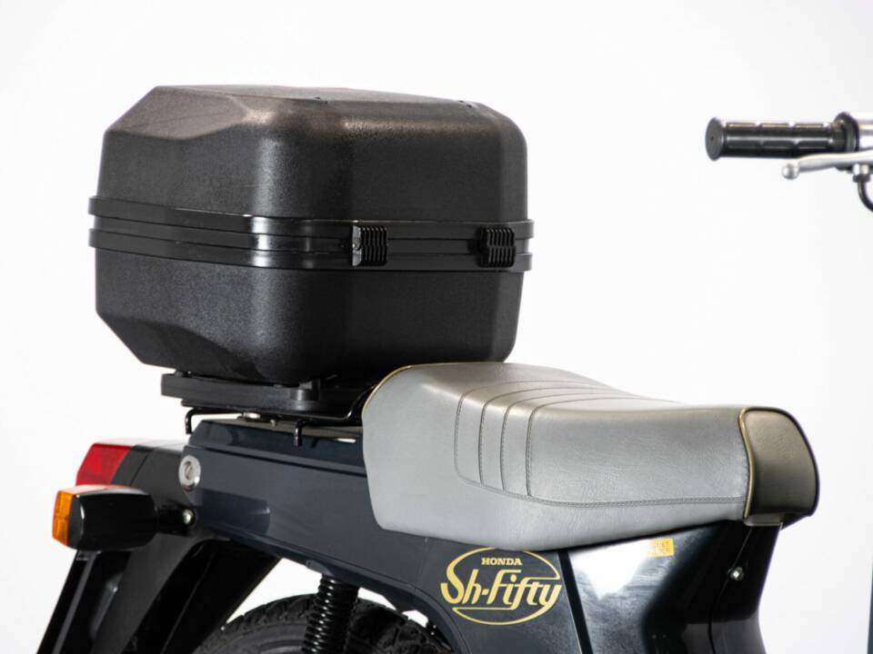 Image 21/44 of Honda SH 50 Fifty (1987)