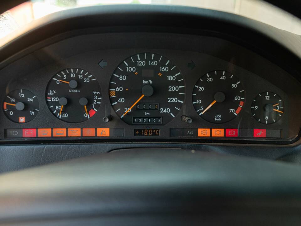 Image 27/48 of Mercedes-Benz 300 SL (1990)