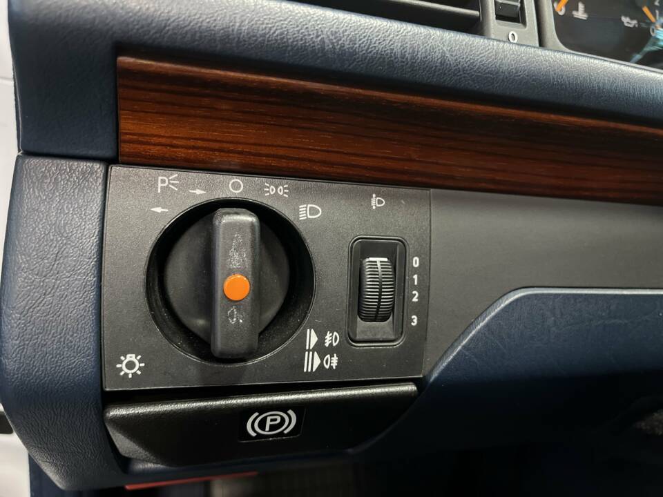 Imagen 22/22 de Mercedes-Benz 220 TE (1993)