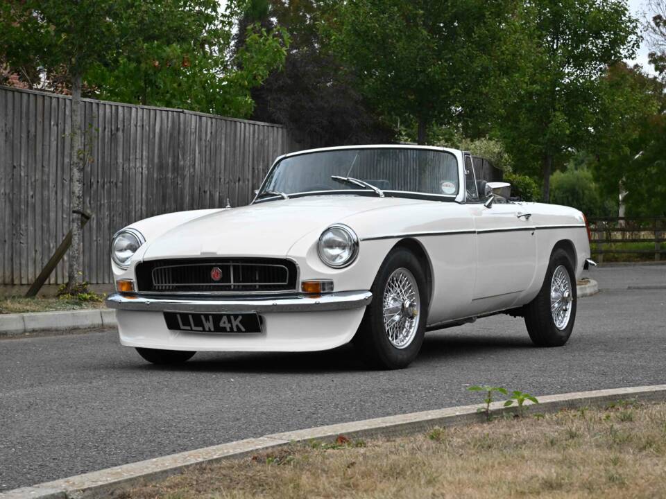 Image 12/50 of MG MGB (1972)