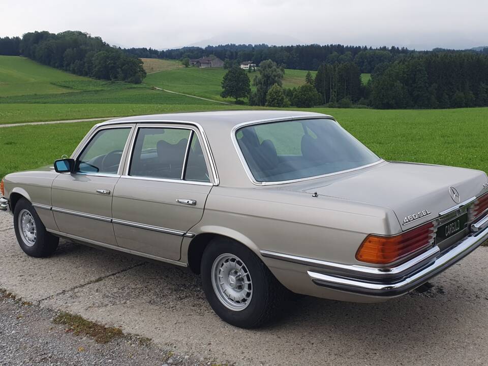 Image 9/31 of Mercedes-Benz 450 SEL 6,9 (1975)