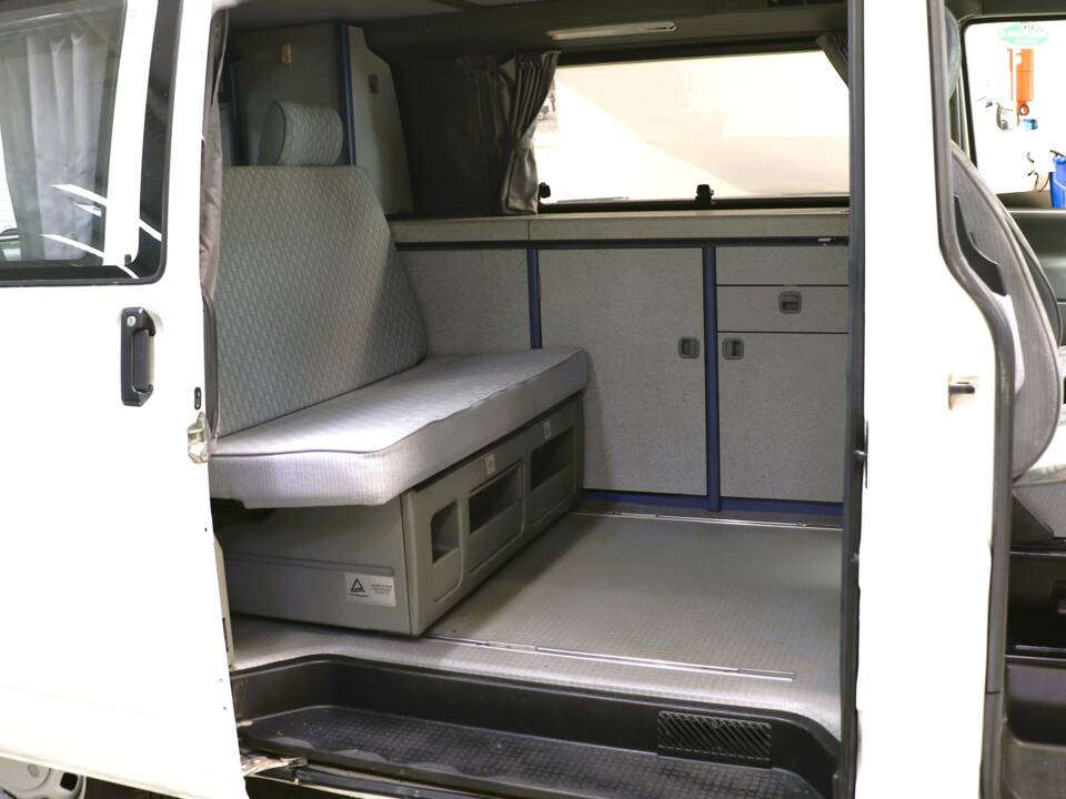 Bild 24/55 von Volkswagen T4 California Coach 1.9 TD (1994)