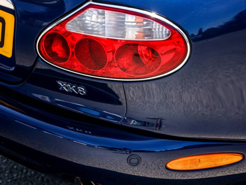 Image 8/36 of Jaguar XK8 4.0 (2001)