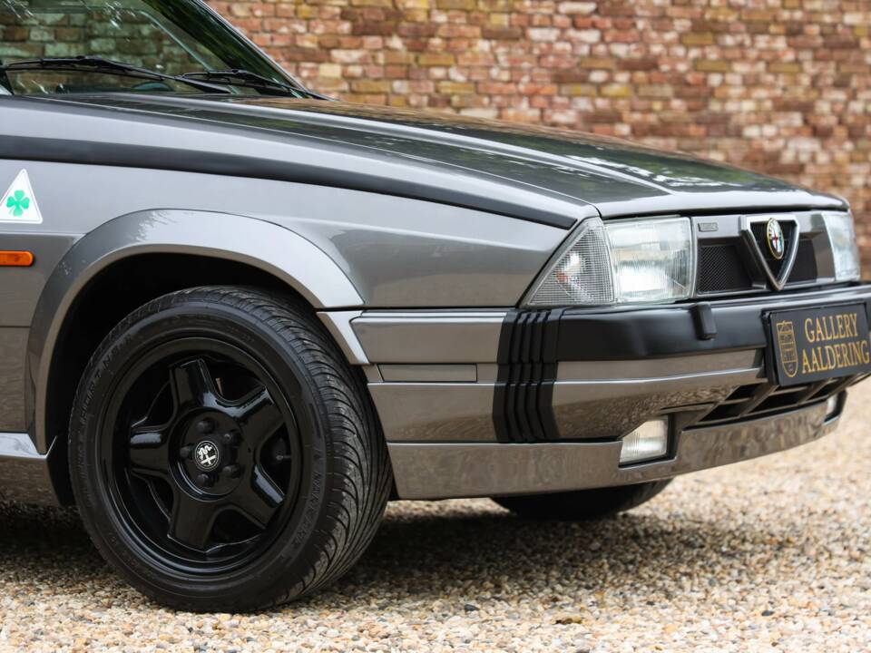 Image 32/50 of Alfa Romeo 75 3.0 V6 QV (1988)