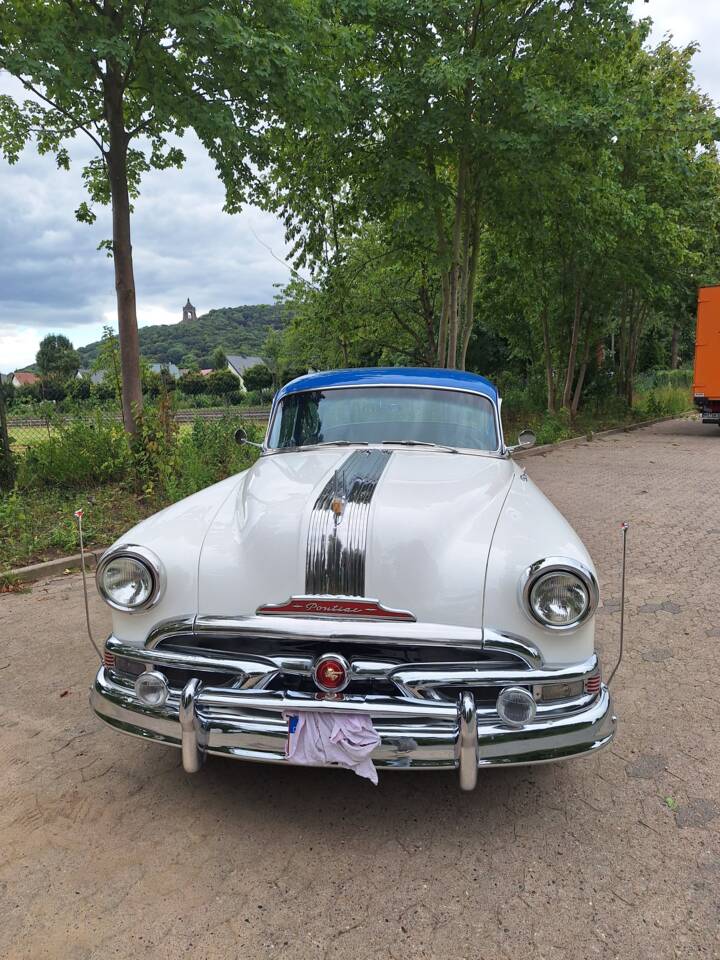 Image 3/17 of Pontiac Chieftain (1953)