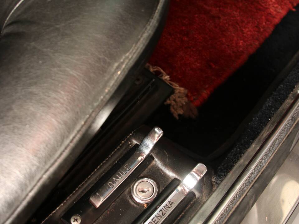 Immagine 20/34 di Ferrari 400 GT/4 2+2 (1977)