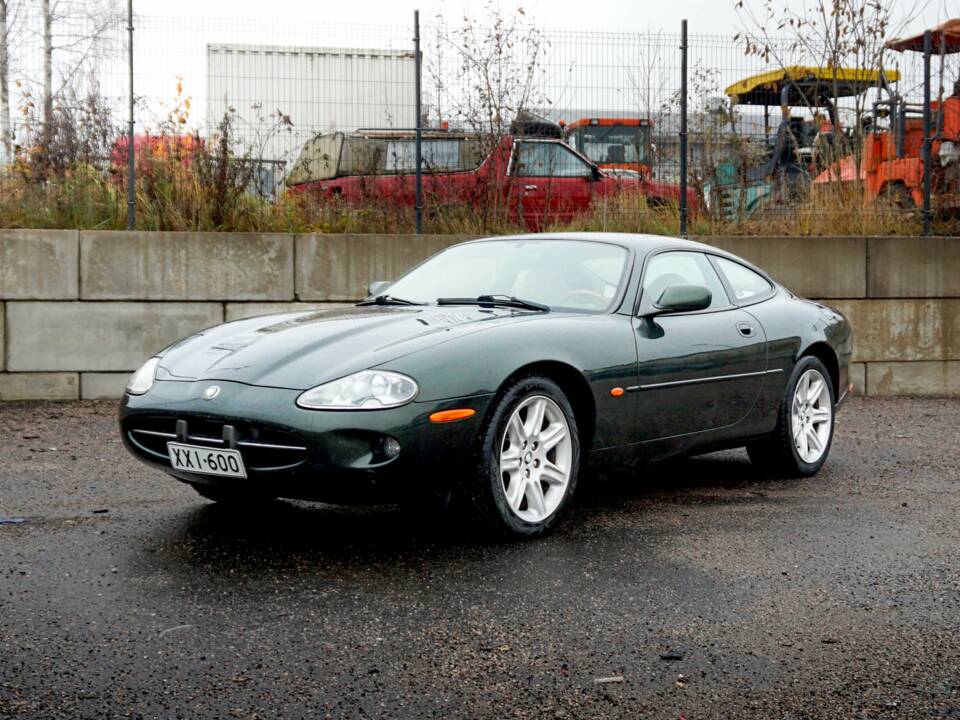 Immagine 10/38 di Jaguar XK8 4.0 (1996)