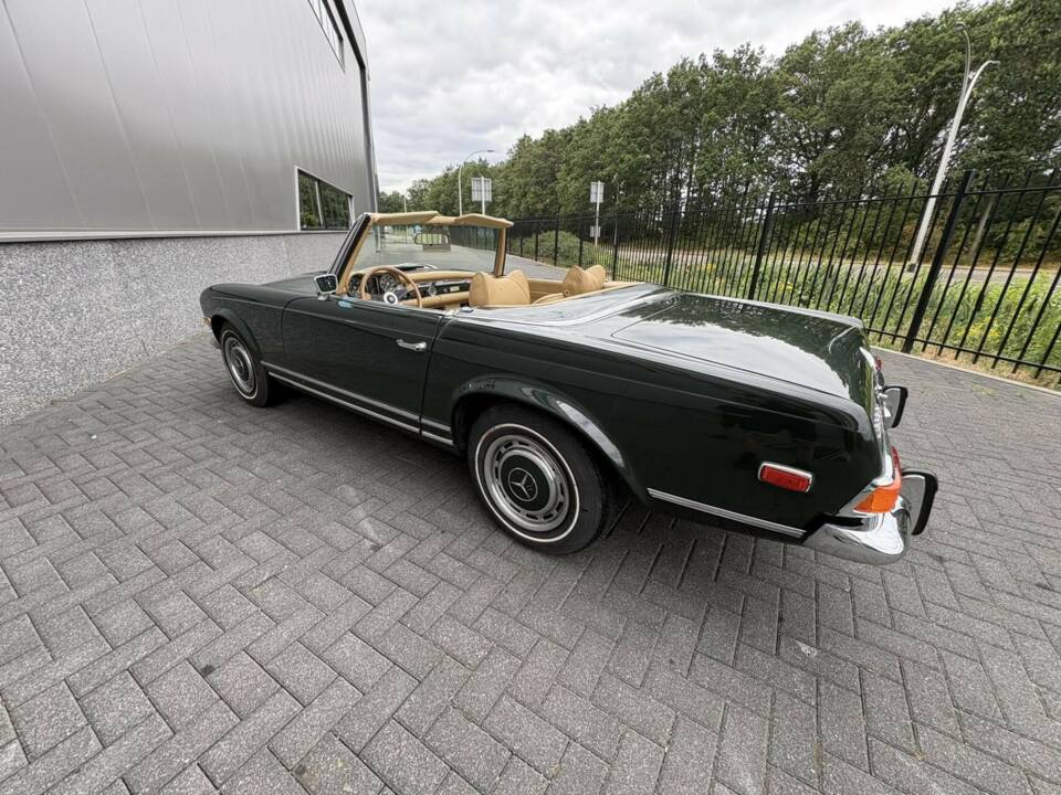 Image 7/50 de Mercedes-Benz 280 SL (1970)