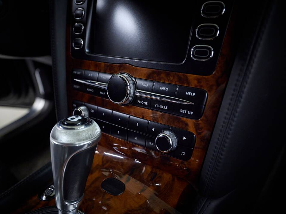 Image 61/100 of Bentley Continental Flying Spur (2008)
