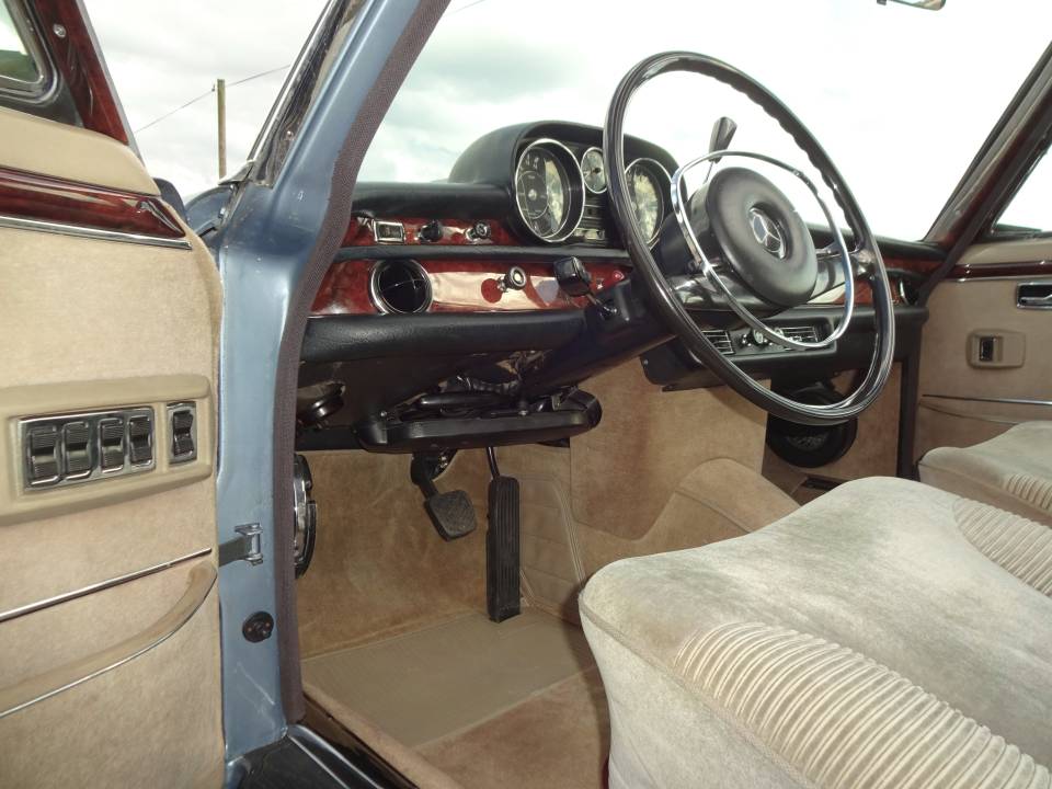 Image 18/49 of Mercedes-Benz 300 SEL (1968)