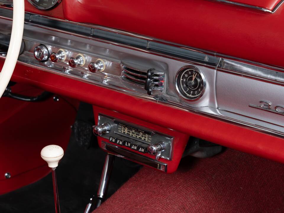 Image 38/47 of Mercedes-Benz 300 SL Roadster (1963)
