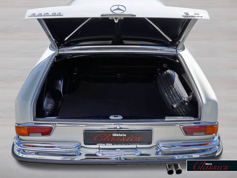 Image 21/29 de Mercedes-Benz 280 SE 3,5 (1971)