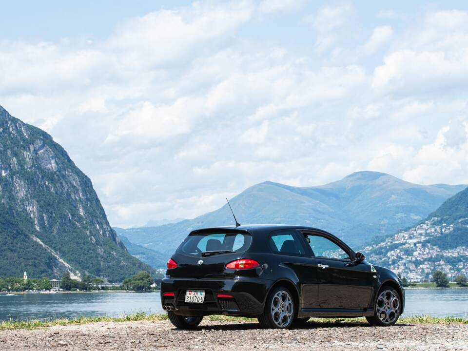 Imagen 4/45 de Alfa Romeo 147 3.2 GTA (2003)