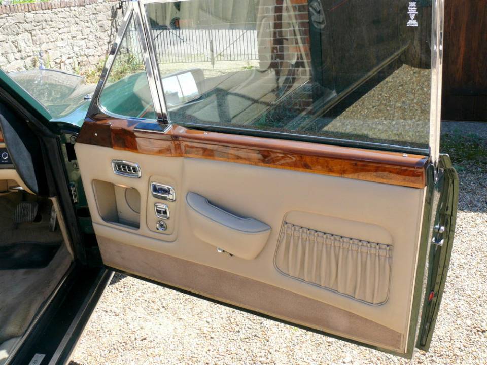 Immagine 11/15 di Rolls-Royce Corniche I (1982)