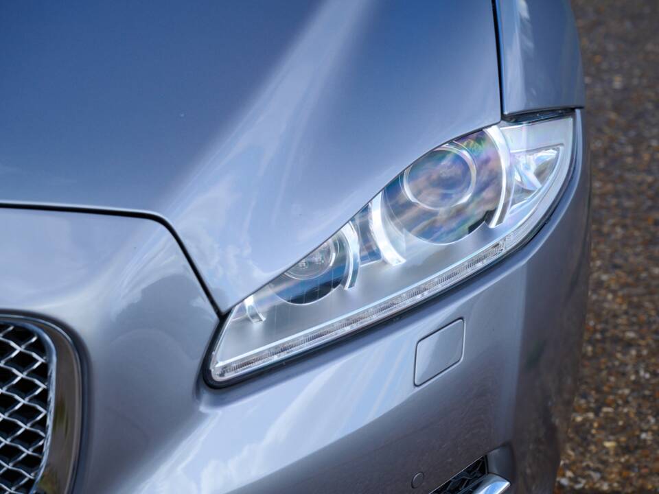 Bild 33/50 von Jaguar XJ 5.0 (2010)