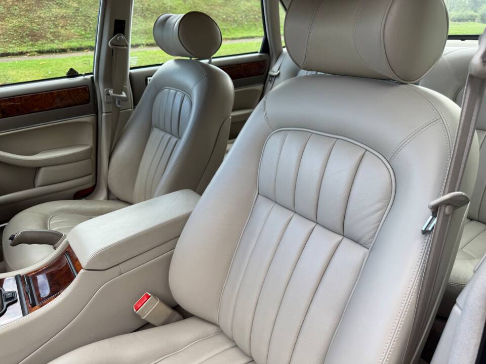 Image 15/31 of Jaguar XJ 6 4.0 Sovereign (1996)