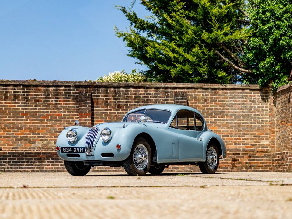 Image 14/50 of Jaguar XK 140 FHC (1955)