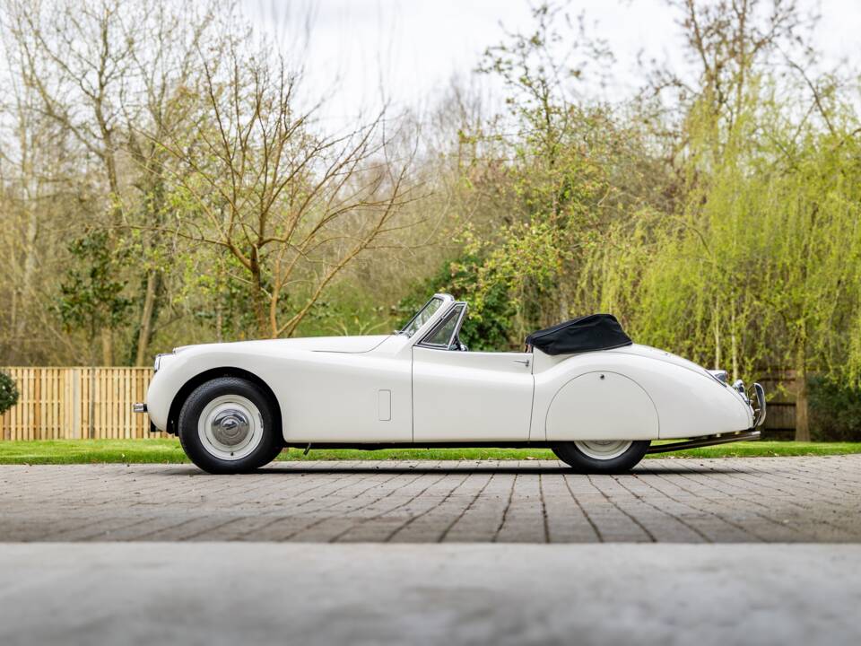 Image 10/50 of Jaguar XK 120 DHC (1953)