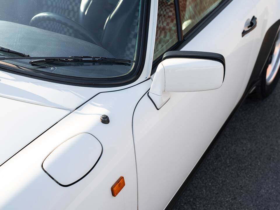 Image 14/36 of Porsche 911 Carrera 3.2 (1984)