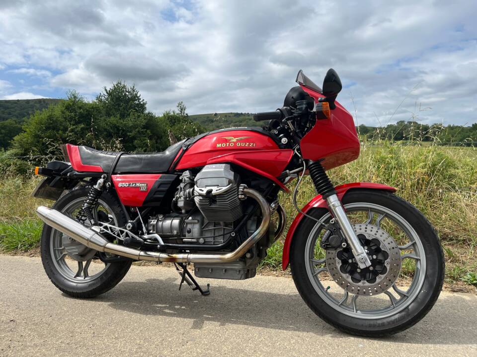 Image 18/26 de Moto Guzzi 850 LeMans III (1984)