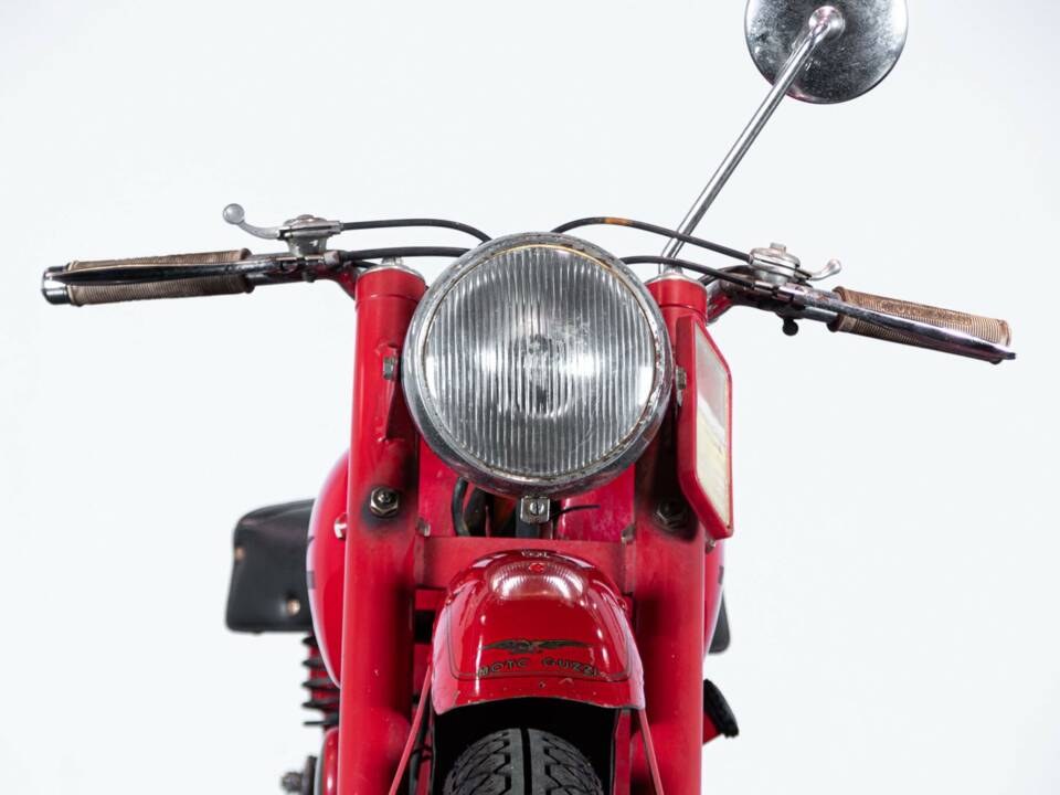Image 36/50 de Moto Guzzi 250 SS (1950)