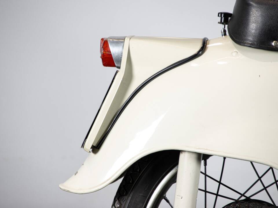 Image 36/50 of Moto Guzzi Galletto (1962)