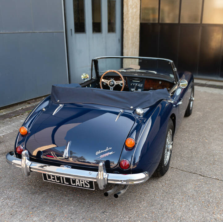 Image 10/17 de Austin-Healey 3000 Mk III (BJ8) (1967)