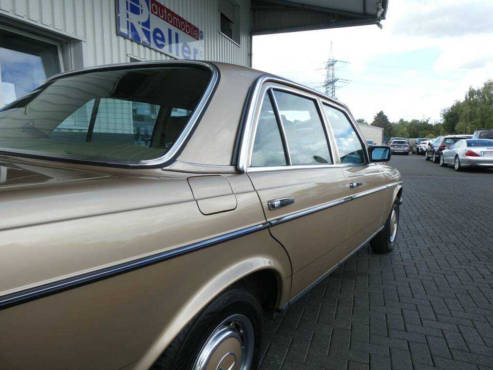 Image 19/19 of Mercedes-Benz 200 (1983)