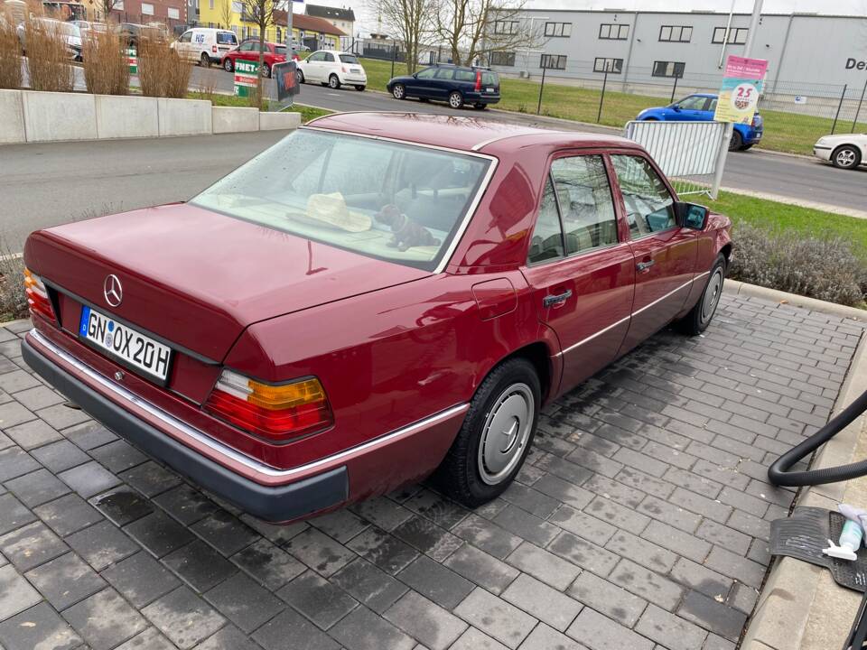 Image 4/36 of Mercedes-Benz 200 E (1991)