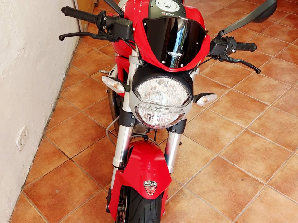 Imagen 7/31 de Ducati Monster 696 Plus (2009)
