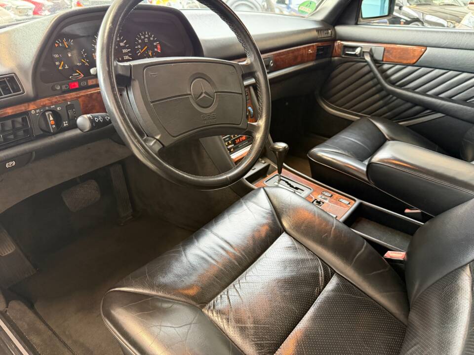 Bild 23/46 von Mercedes-Benz 300 SE (1990)