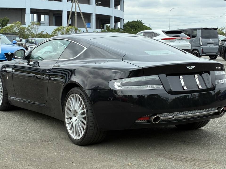 Imagen 3/60 de Aston Martin DB 9 (2011)