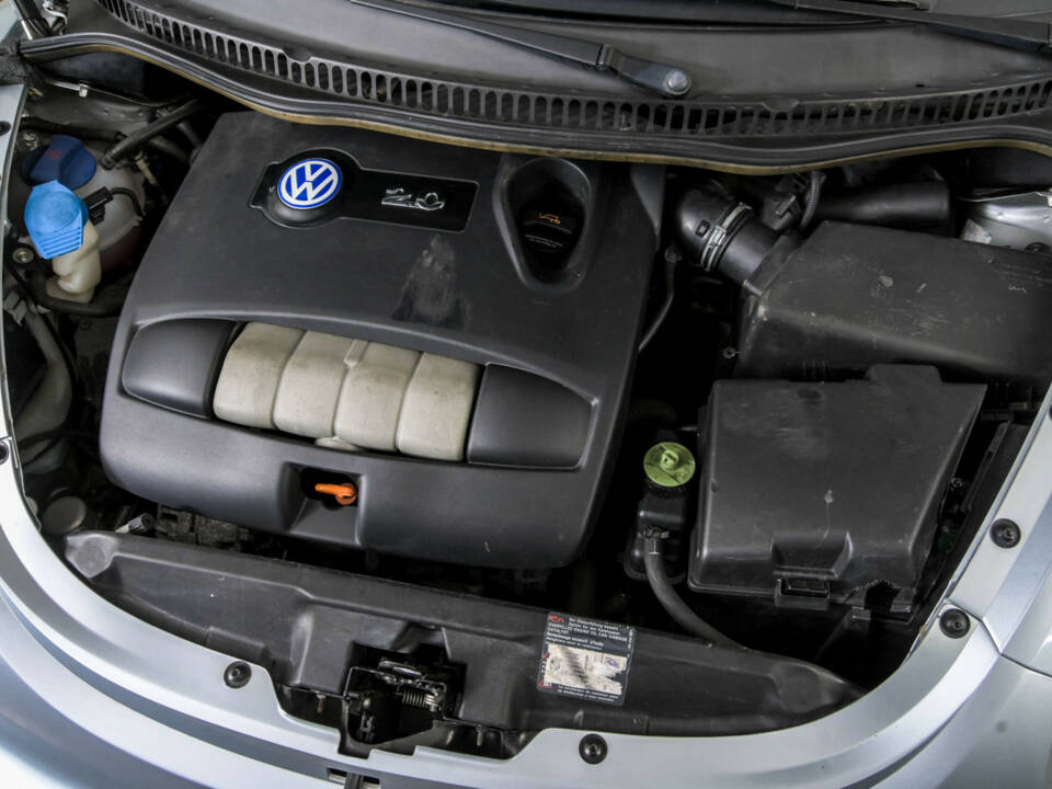 Bild 41/50 von Volkswagen New Beetle 2.0 (2003)