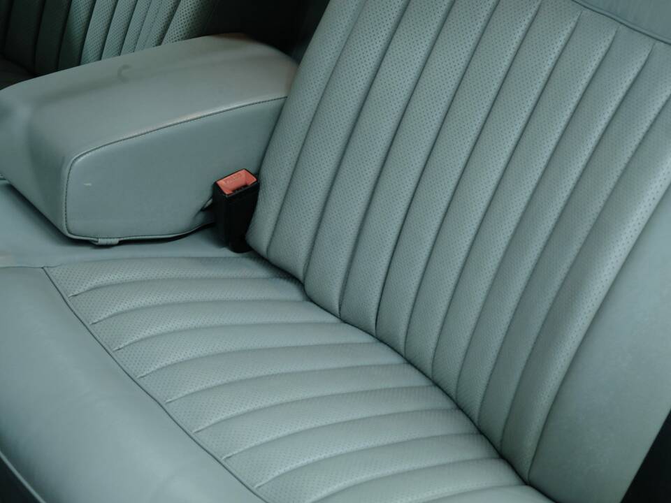 Bild 33/50 von Mercedes-Benz 300 SEL (1986)