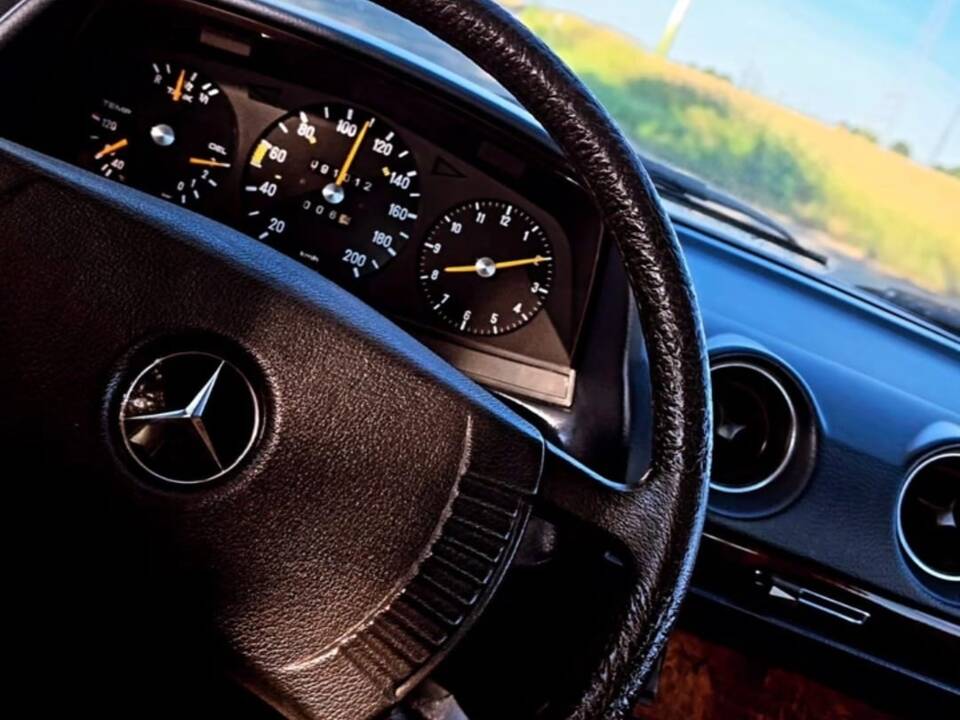 Image 6/6 of Mercedes-Benz 230 C (1978)