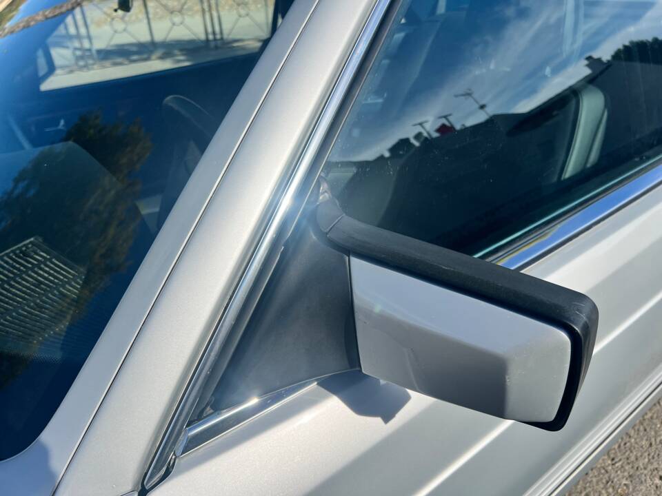 Image 34/77 of Mercedes-Benz 380 SEC (1982)