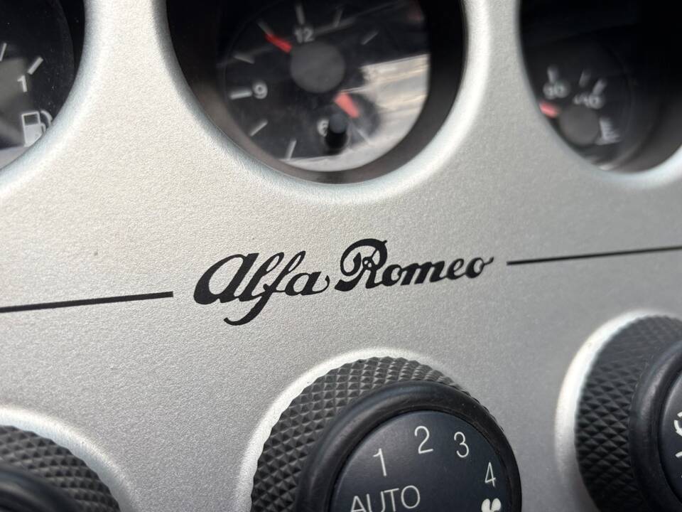 Image 15/26 of Alfa Romeo GTV 1.8 Twin Spark (1999)
