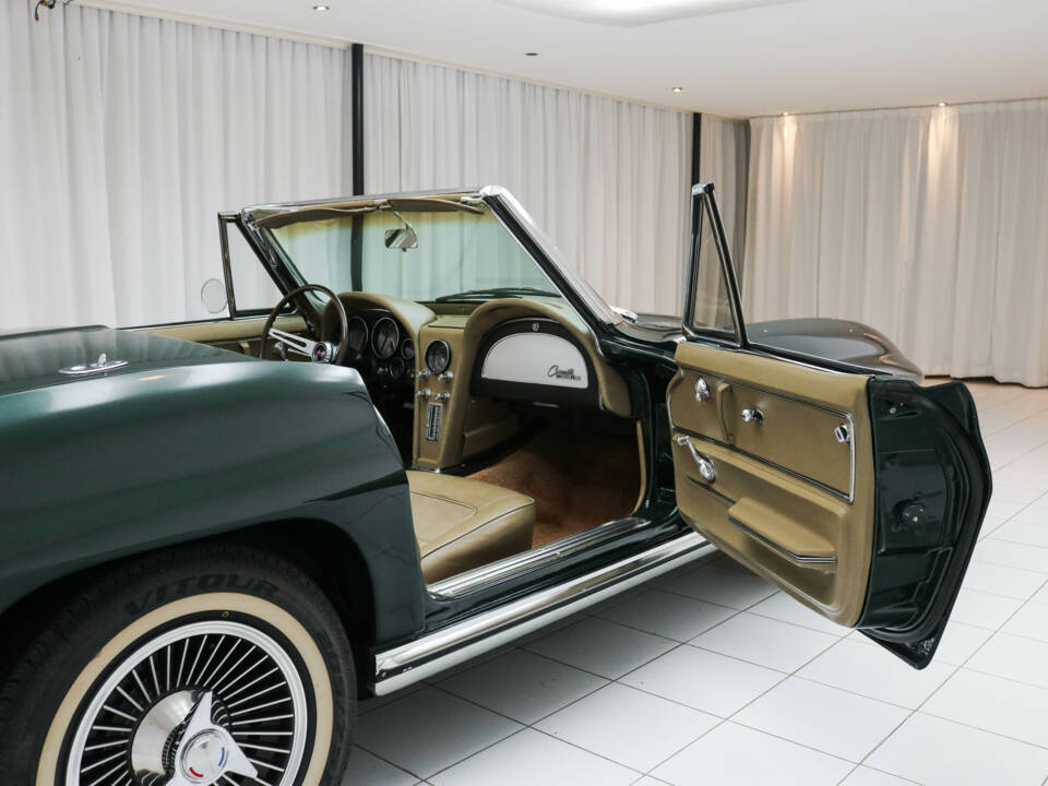 Image 9/17 of Chevrolet Corvette Sting Ray Convertible (1966)