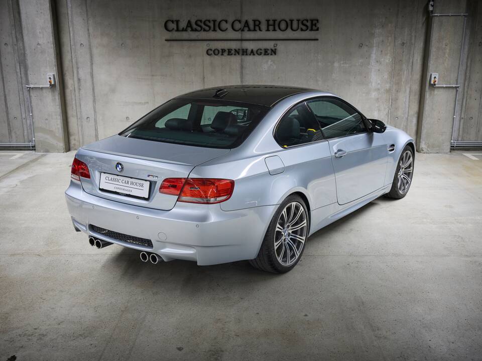 Image 18/100 of BMW M3 (2006)
