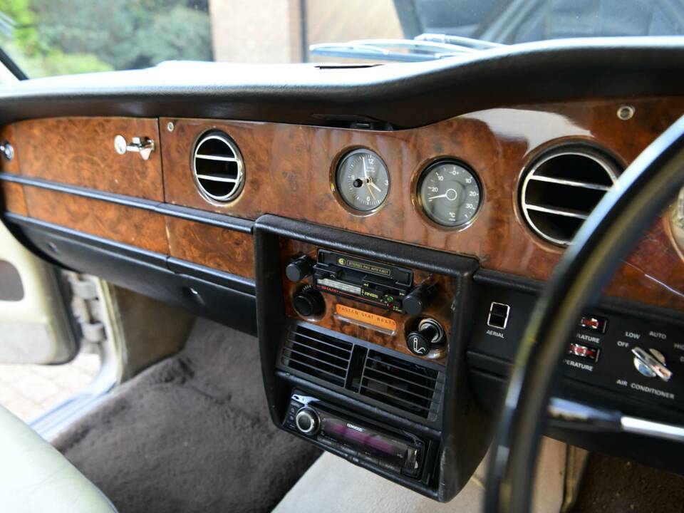 Image 36/50 of Rolls-Royce Silver Shadow II (1977)