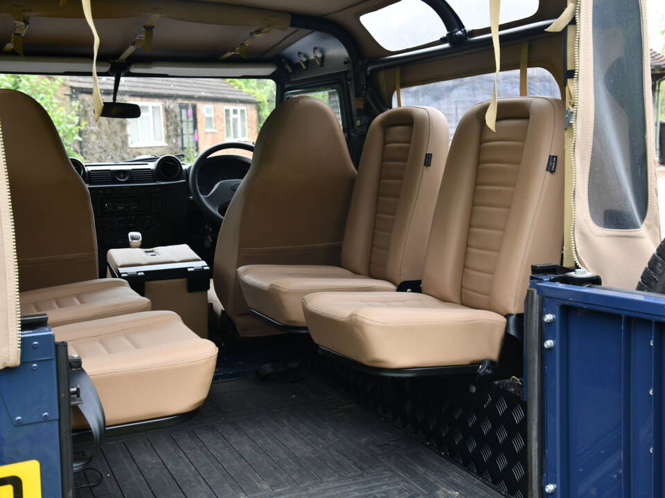 Image 14/18 of Land Rover Defender 90 TD4 (2010)