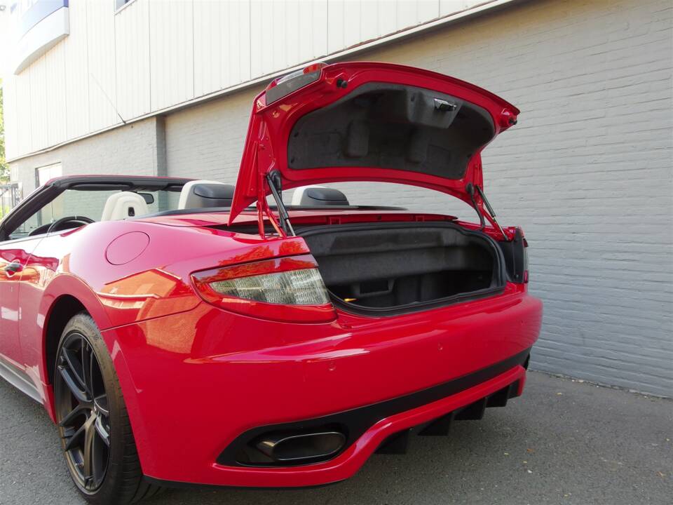 Image 72/99 of Maserati GranCabrio Sport (2015)