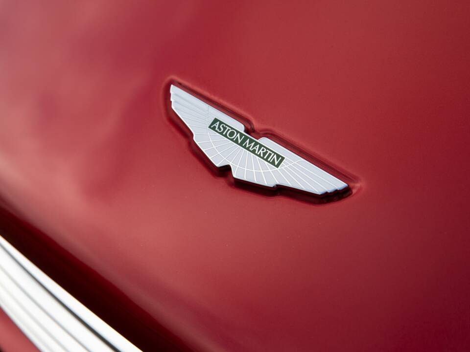 Afbeelding 16/81 van Aston Martin DB 9 Volante (2015)